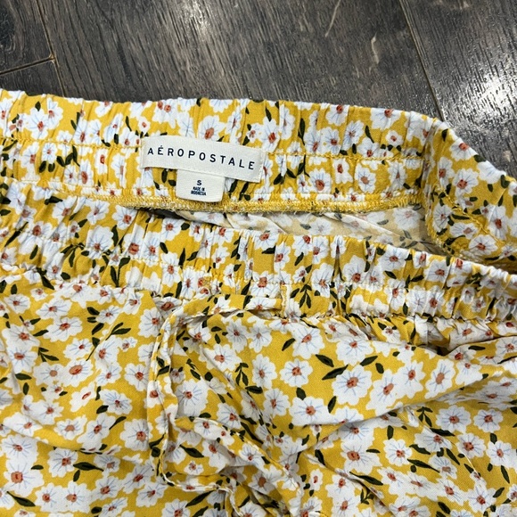 Aeropostale yellow skirt with elastic waistband - Picture 2 of 2